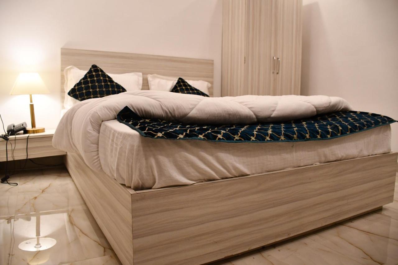 Hotel Vista Palace Patna  Bagian luar foto