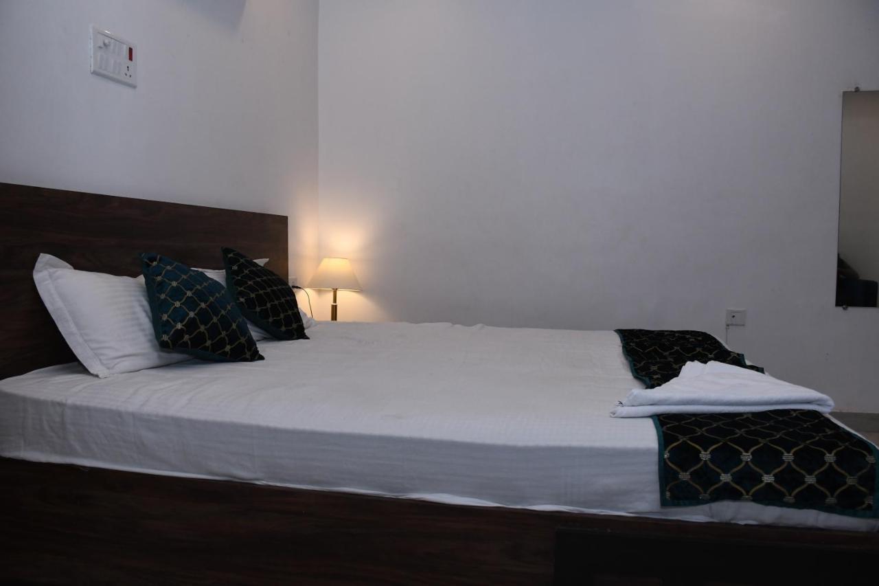 Hotel Vista Palace Patna  Bagian luar foto